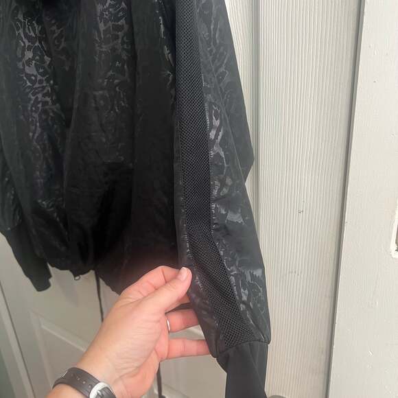ZYIA Active Black Cheetah Print Bomber Windbreaker Jacket Size M Activewear - Picture 7 of 8